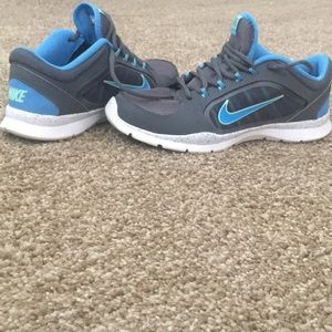 Woman’s Nike flex train 4